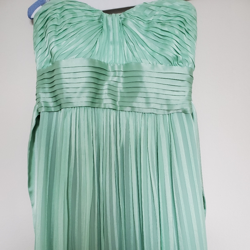 🎈 SOLD 🎈BCBGMaxAzria Alicia Silk Dress in Size 2 - Picture 4 of 12